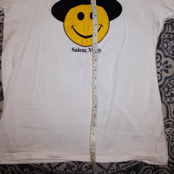 Vintage White Smiley Face with Witch Hat T-shirt from Salem, Mass – Size Medium - Picture 5 of 7